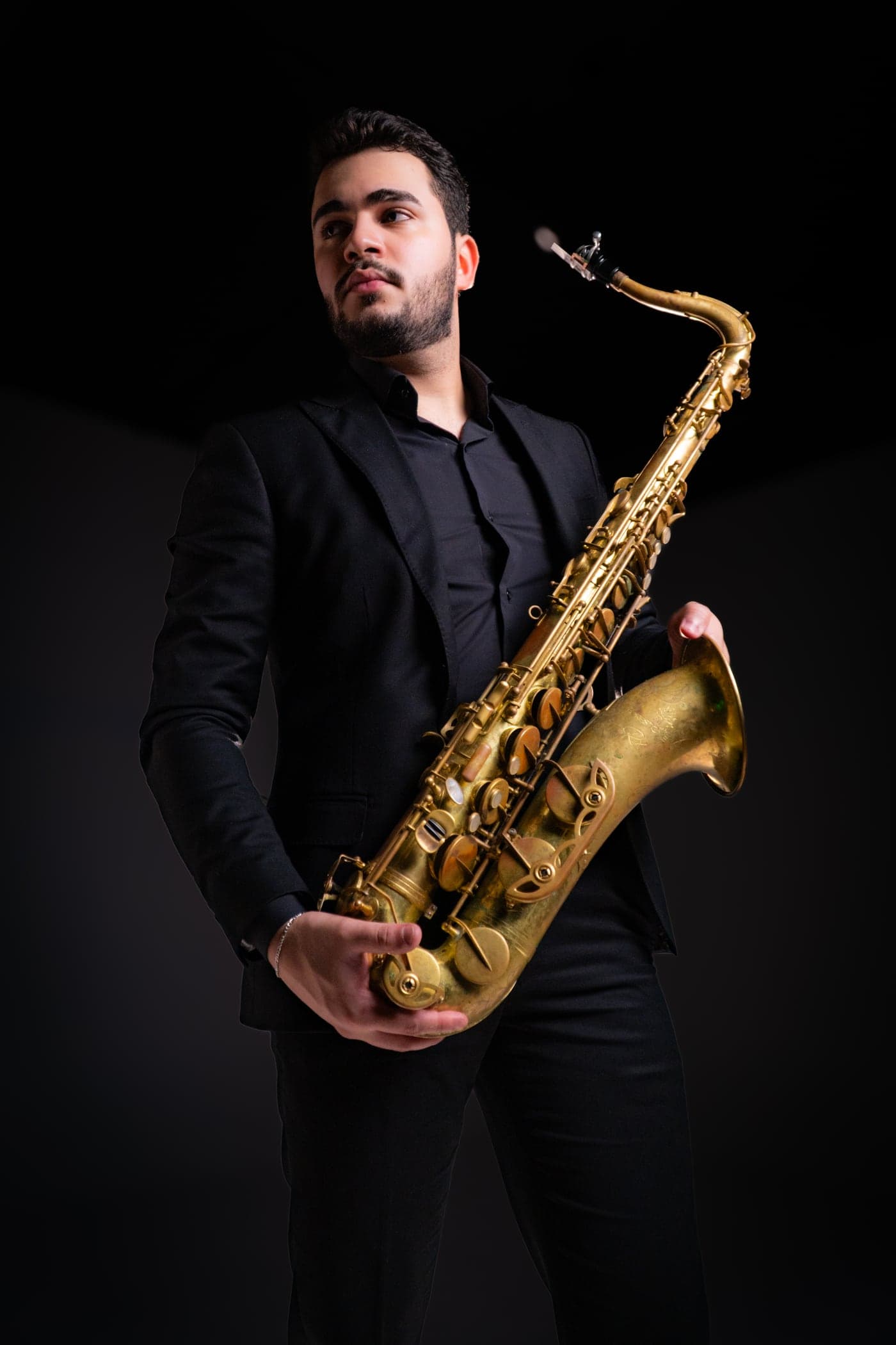 Pedro Lucena tocando saxofone